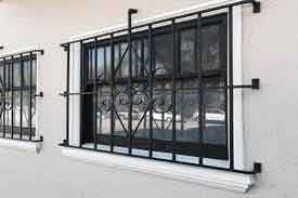 انواع پنجره برای نصب در ساختمان ها - پنجره آهنی